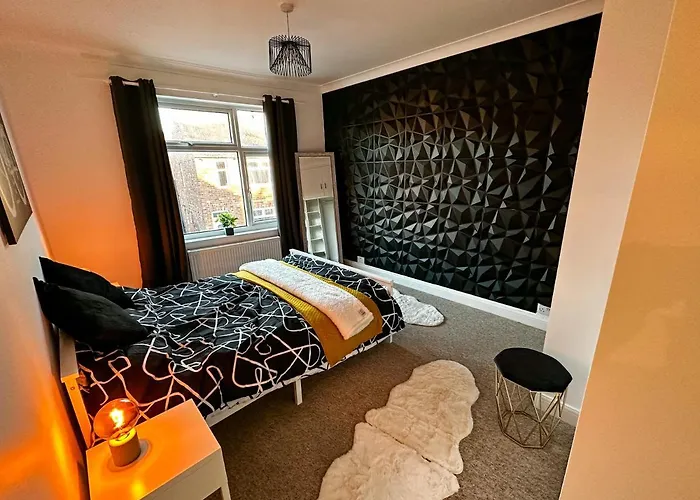 Entire Home/Free Parking /Racecourse