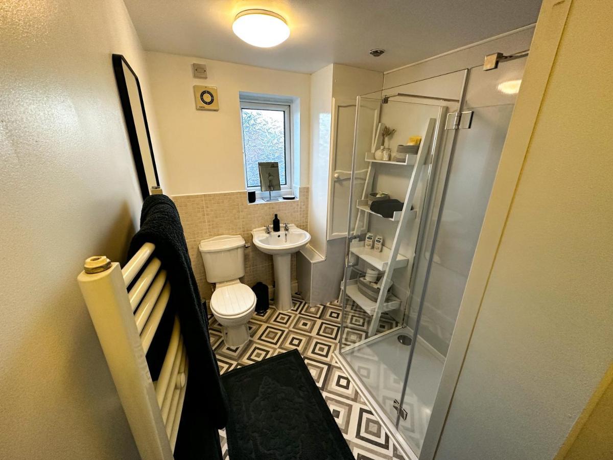 Entire Home/free Parking /racecourse Apartamento